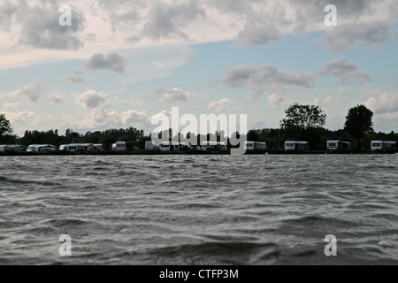 Camping am See am Campingplatz Croft Farm, Teskesbury, Gloucestershire Stockfoto