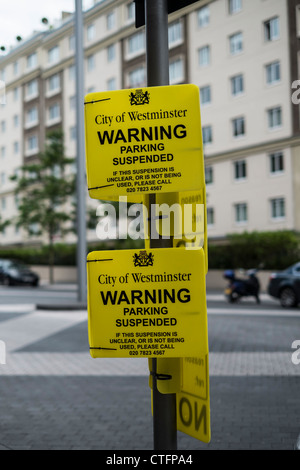 City of Westminster "Warnung Parken abgehängte" Zeichen, London 2012. Stockfoto