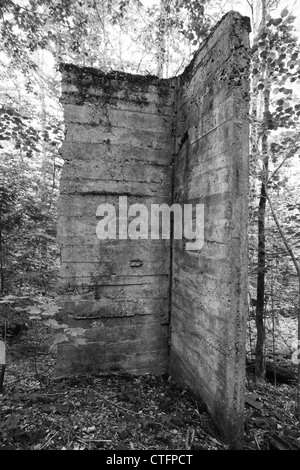 Standort der Matson Flooring Company entlang der verlassenen Gordon Pond Railroad in North Lincoln, New Hampshire USA. Stockfoto