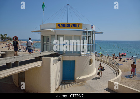 Lebensrettende Lookout, Plage du Veillat, Saint-Raphaël, Côte d ' Azur, Departement Var, Provence-Alpes-Côte d ' Azur, Frankreich Stockfoto