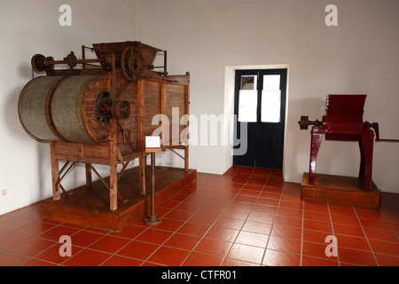 Vintage Maschinen in Porto Formoso Teefabrik. Insel Sao Miguel, Azoren, Portugal. Stockfoto