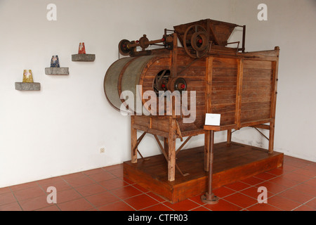 Vintage Maschinen in Porto Formoso Teefabrik. Insel Sao Miguel, Azoren, Portugal. Stockfoto