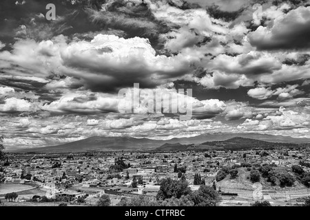 Blick auf das Kloster San Gabriel und die historische Stadt Cholula, Puebla, Mexiko Stockfoto