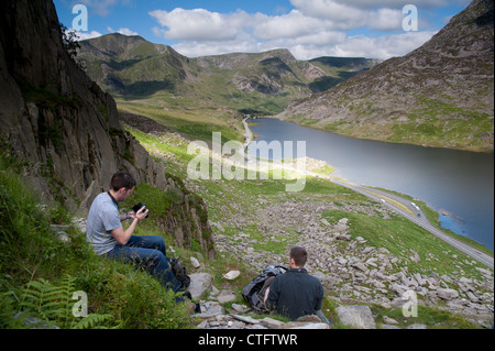 Bergsteiger, See Ogwen Tryfan, Snowdonia Stockfoto