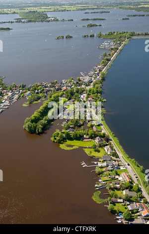 Die Niederlande, Loosdrecht, Antenne. Häuser in der Nähe von See genannt Loosdrecht Seen Stockfoto