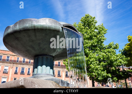 Eines der Holberry Kaskaden in Sheffield Peace Gardens, South Yorkshire UK Stockfoto