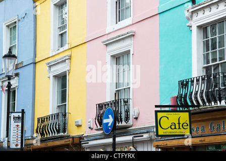 Bunte Häuser in der Portobello Road. Notting Hill, London Stockfoto