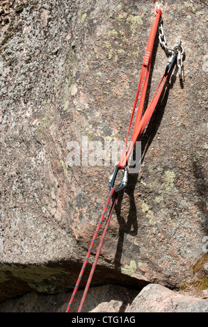 Anchor auf einer Felswand Stockfoto