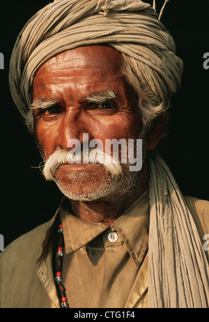 Nepalesische Mann, die Zugehörigkeit zu einer niedrigen Kaste (Nepal) Stockfoto