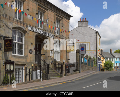 Das Old Court House im Sommer Main Street Cockermouth Cumbria England Großbritannien GB Großbritannien Stockfoto