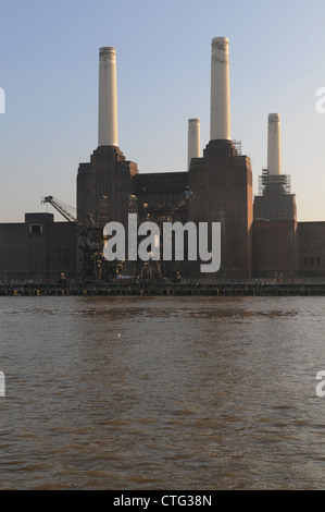 Battersea Power Station, aufgeführt im vier-Tower Londoner Wahrzeichen, die Stromerzeugung im Jahr 1983. Stockfoto