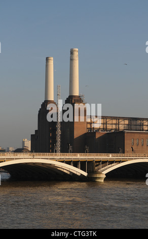 Battersea Power Station, aufgeführt im vier-Tower Londoner Wahrzeichen, die Stromerzeugung im Jahr 1983. Stockfoto