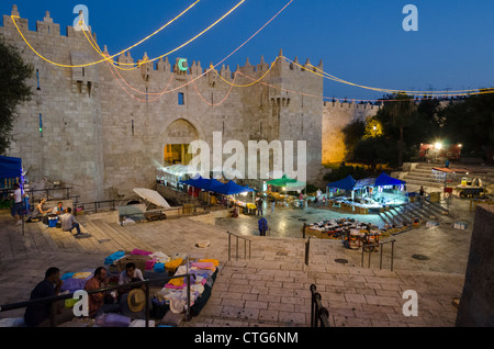 Ende des ersten Tages von Ramadan in Damaskus Tor InJerusalem. Israel Stockfoto