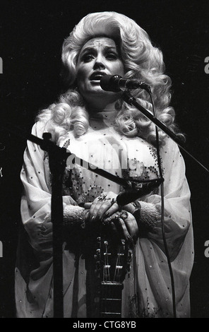 009066 - Dolly Parton im Konzert in The Bottom Line in New York am 14. Mai 1977 Stockfoto
