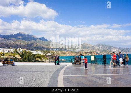 Balcon de Europa (Balcón de Europa) beliebte Flaniermeile im Resort Stadt Nerja an der Costa Del Sol, Spanien. Stockfoto