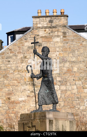 St. Mirin, Bronzeskulptur von Norman Galbraith vom Schutzpatron von Paisley, Incle Street, Paisley, Renfrewshire, Schottland, VEREINIGTES KÖNIGREICH Stockfoto