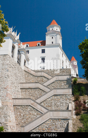 Treppen und Tor zur Burg von Bratislava Stockfoto