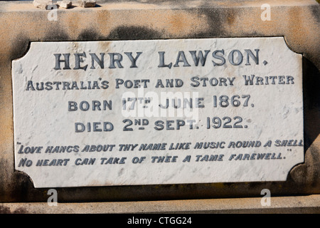 Gedenktafel am Grab des australischen Dichter und Schriftsteller Henry Lawson in Waverley Cemetery östlichen Vororten Sydney New South Wales Australia Stockfoto