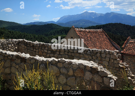 Blick auf Berge von Rasnov Zitadelle in Siebenbürgen, Rumänien Stockfoto