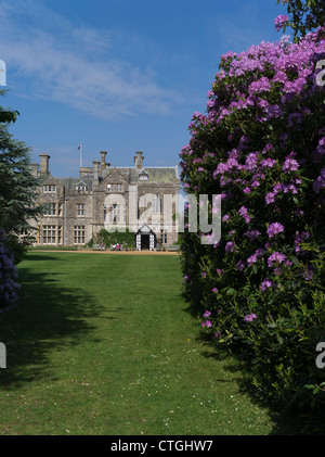 dh Home of Lord Montagu BEAULIEU PALACE HAMPSHIRE UK Herrenhaus Anwesen englisches Landgut uk Garten Rhododendron neuen Wald Stockfoto