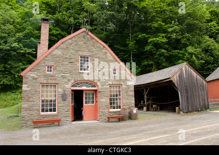 Cooperstown, New York Bauernmuseum. Historische Schmiede, ca. 1827. Bildung, Tourismus, oder nur zur redaktionellen Verwendung. Stockfoto