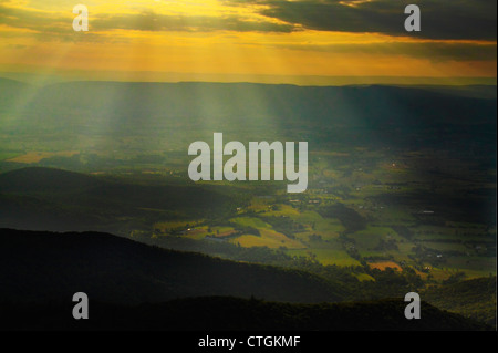 Ansicht des Shenandoah-Tal in der Nähe von Appalachian Trail, Stony Mensch Berg, Shenandoah-Nationalpark, Virginia, USA Stockfoto