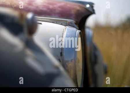 Kincardine Ontario, Kanada - 14. Juli 2012. Ein 1952 Jaguar Mark VII sitzt in einem Bauern Feld in Südwest-Ontario, Kanada. Stockfoto