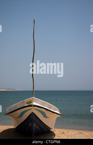 Angelboot/Fischerboot auf Arugam Bay, Sri Lanka. Stockfoto