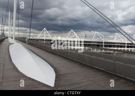 Obergeschoss des Royal Victoria Dock Brücke Stockfoto