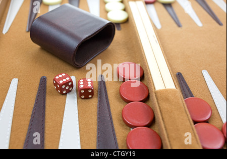 Rote Doppel Sechser im Backgammon-Spiel Stockfoto