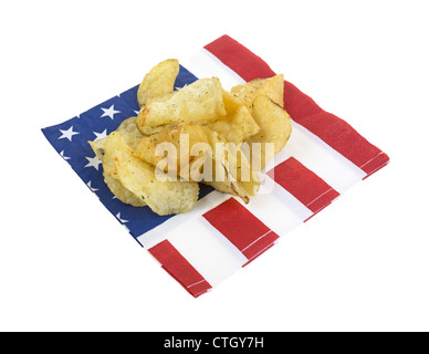 Kartoffelchips auf Flagge Serviette Stockfoto