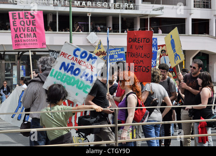 1.Mai - Workers' Day Demonstration in Lissabon, Portugal. Vor dem Marsch. Stockfoto