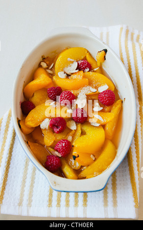 Frisches Obst in Schale Stockfoto