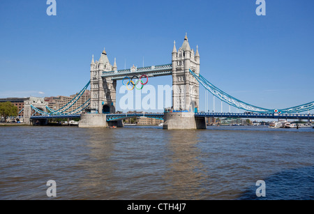 Tower Bridge mit Olympischen Ringen, London, England, Großbritannien. Stockfoto