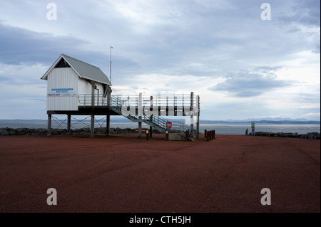 Morecambe & Heysham Yachtclub "Race Office" auf Morecambe Strandpromenade, Lancashire, England. Stockfoto