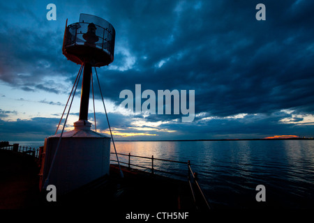 Sturm Wolken Ägypten Punkt, Leuchtturm, Sonnenuntergang, Cowes, Isle Of Wight, England, UK Stockfoto
