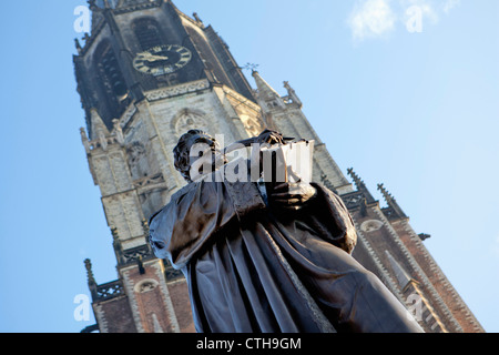 Niederlande, Delft, Statue von Hugo De Groot Kirche genannt New Church. Stockfoto