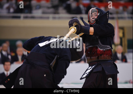 Teilnehmer an der 59. Alle kendo Meisterschaft, Budokan, Tokyo, Japan Stockfoto