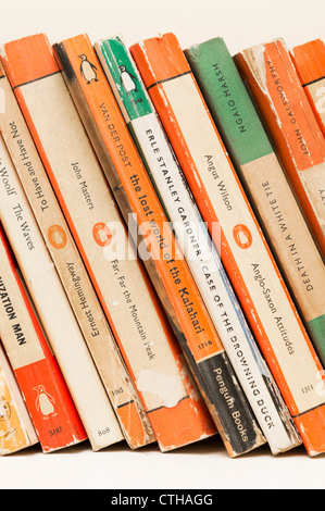 Vintage Taschenbücher veröffentlicht durch Penguin Books - Ende 1940er bis 1960er Stockfoto