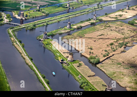 Alblasserdam, Kinderdijk, Windmühlen, UNESCO-Weltkulturerbe. Winter. Luftaufnahme. Stockfoto