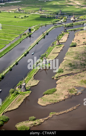 Alblasserdam, Kinderdijk, Windmühlen, UNESCO-Weltkulturerbe. Winter. Luftaufnahme. Stockfoto