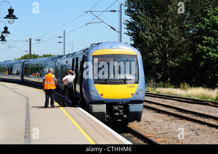 Klasse 170 "Turbostar" Nr. 170207 bei Ely Railway Station, Cambridgeshire, England, UK Stockfoto