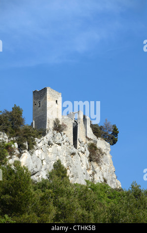 Château oder Burgruinen des Dorfes Oppède-le-Vieux im Luberon Regionalpark Vaucluse Provence Frankreich Stockfoto