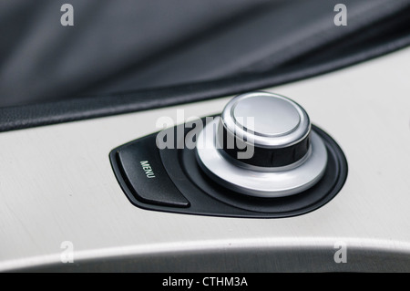 Mittelkonsole Tasten in einem Auto Stockfotografie - Alamy