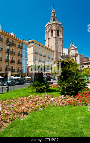 Kathedrale und El Micalet oder El Miguelete Bell Tower, Plaza De La Reina, Valencia, Spanien Stockfoto