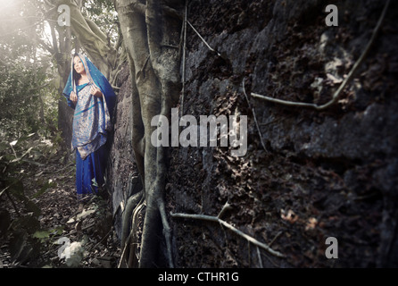 Schöne Dame in den blauen traditionellen Sari in einem Bollywoodfilm. Indien Stockfoto