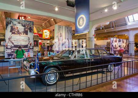 Die Präsidentschaftswahlen Limousine in der Präsident John f. Kennedy erschossen wurde, das Henry Ford Museum, Dearborn, Detroit, Michigan, USA Stockfoto