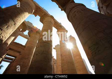 Die große Säulenhalle in der Fußgängerzone von Amun Ra, Karnak Tempelkomplex, Luxor, Ägypten Stockfoto