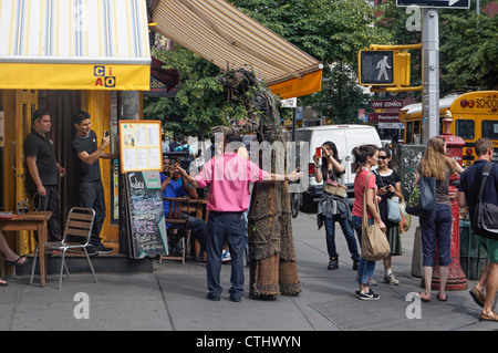 Lebenden Baum Mann, Streetart-Künstler in Greenwich Village, New York, USA, Stockfoto