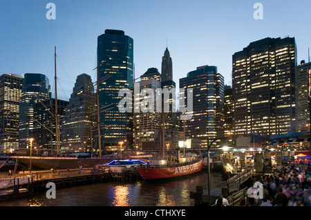 South Street Seaport Museum, Manhattan Skyline, New York, USA, Stockfoto